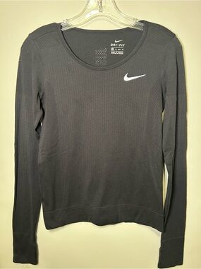 Nike Women's Long-Sleeve Dri-FIT Top - Black